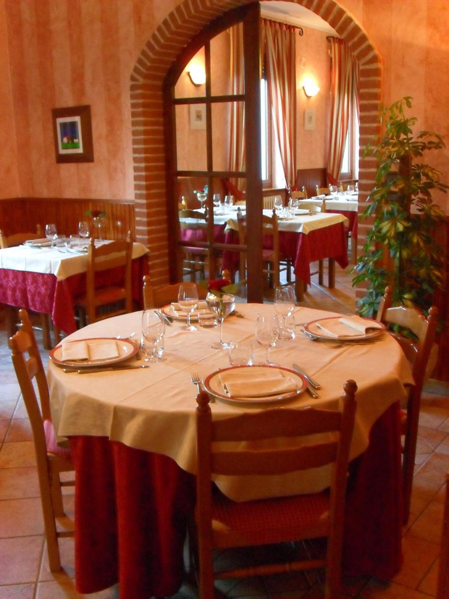 Ristorante Albergo Da Maurizio Cravanzana Εξωτερικό φωτογραφία