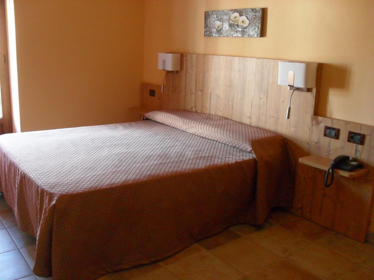 Ristorante Albergo Da Maurizio Cravanzana Εξωτερικό φωτογραφία