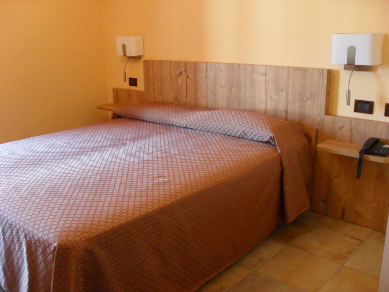 Ristorante Albergo Da Maurizio Cravanzana Εξωτερικό φωτογραφία