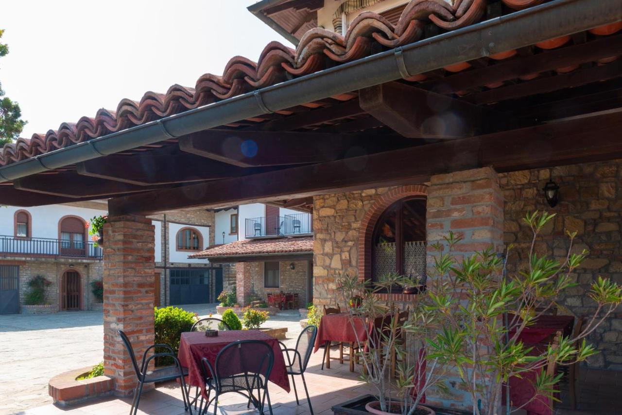 Ristorante Albergo Da Maurizio Cravanzana Εξωτερικό φωτογραφία