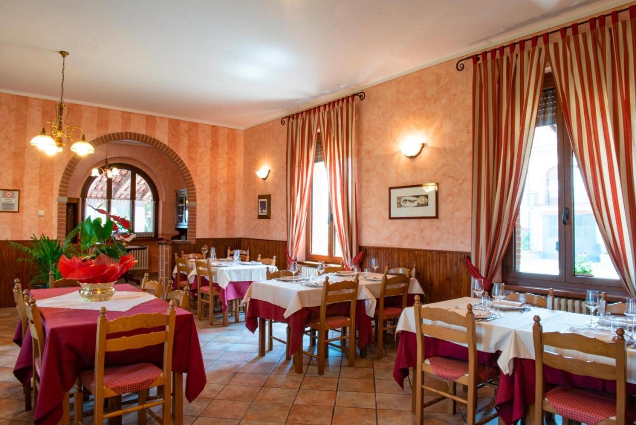 Ristorante Albergo Da Maurizio Cravanzana Εξωτερικό φωτογραφία